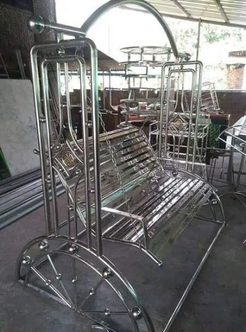 Mẫu xích đu sân vườn inox cao cấp
