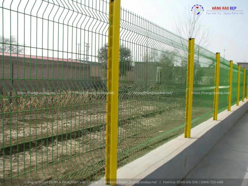Hàng rào lưới thép cột trái đào chắc chắn