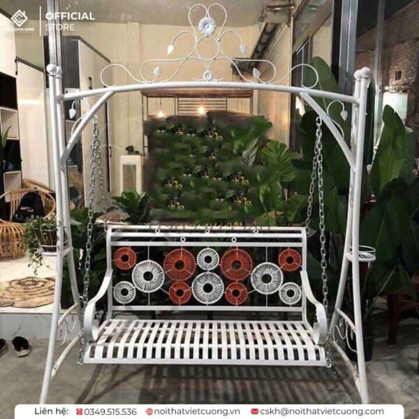 Nổi bật với những hoa văn từ sắt nghệ thuật cao cấp